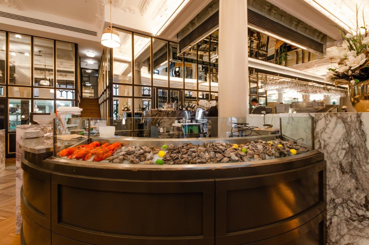 蒙特利尔伯克斯酒店 外观 照片 Seafood display at the Oyster Bar